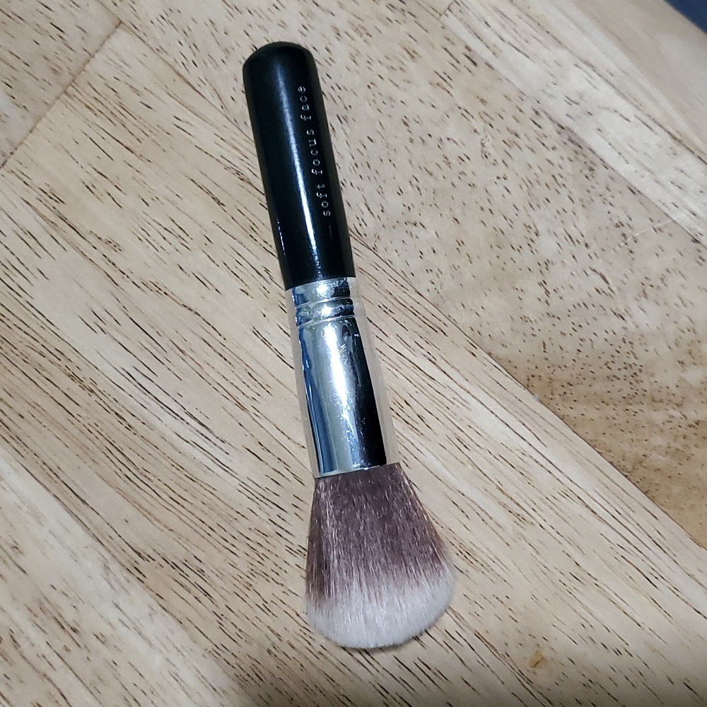 SOLD Makeup brush bare escentuals